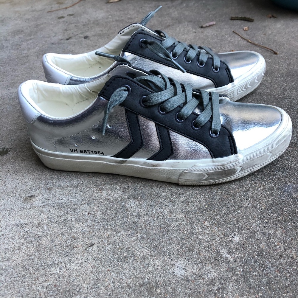 Adorable Vintage Havana sneakers!